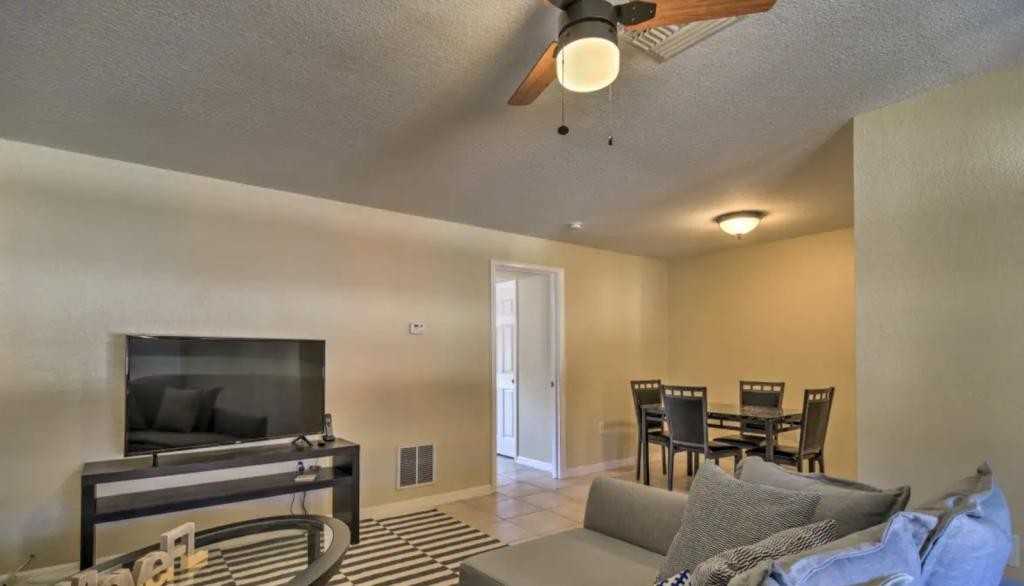 2704 2nd St - Photo 2 of 8