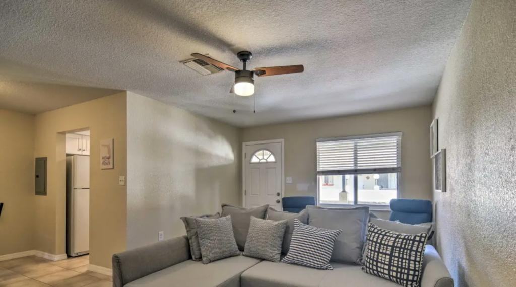 2704 2nd St - Photo 3 of 8