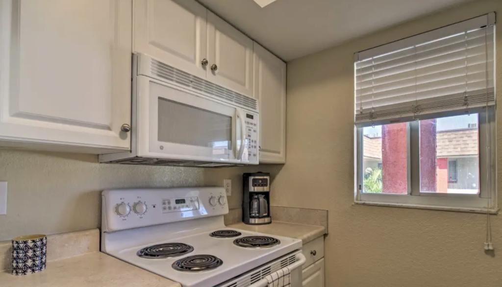 2704 2nd St - Photo 5 of 8