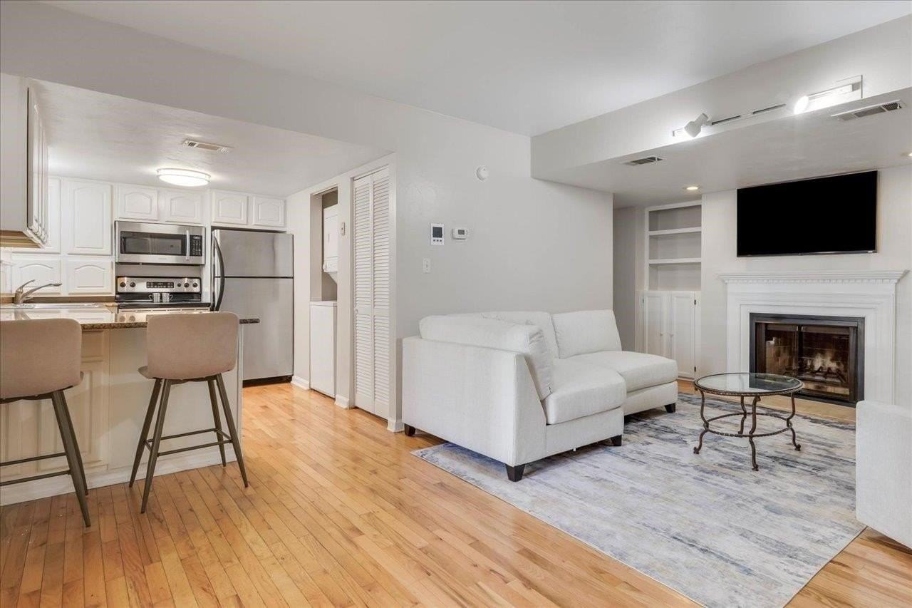 517 E Jefferson St Unit 45 #45 - Photo 2 of 32