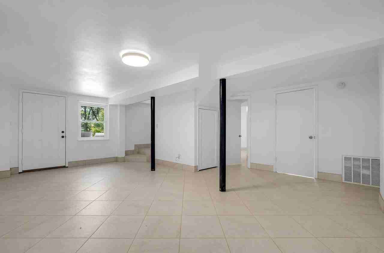 2208 Escambia Dr - Photo 3 of 25