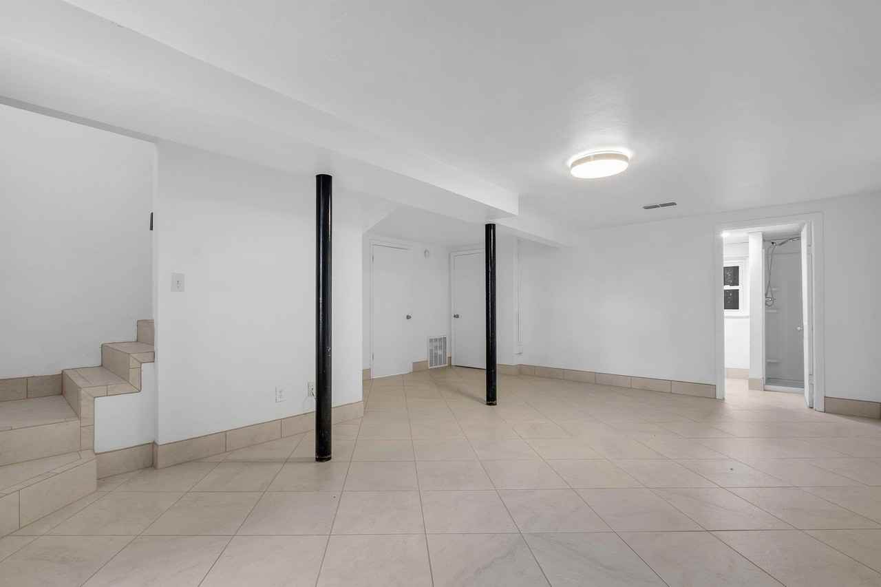 2208 Escambia Dr - Photo 4 of 25