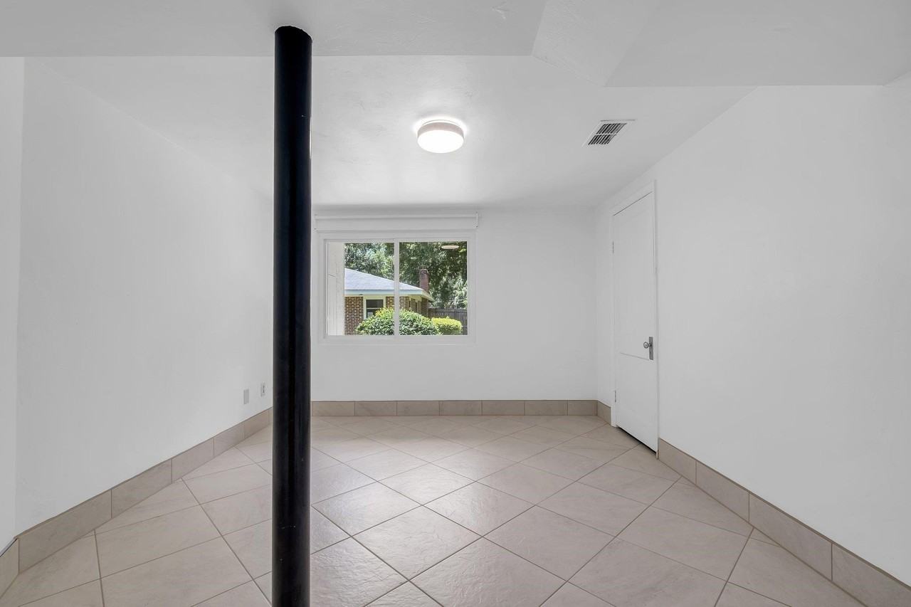 2208 Escambia Dr - Photo 6 of 25