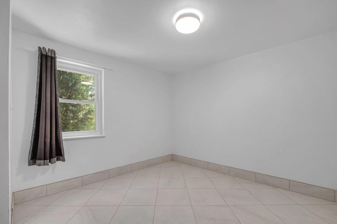 2208 Escambia Dr - Photo 7 of 25