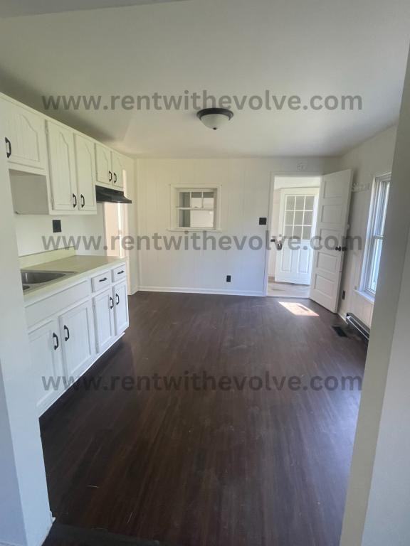 301 S Plum St - Photo 2 of 10