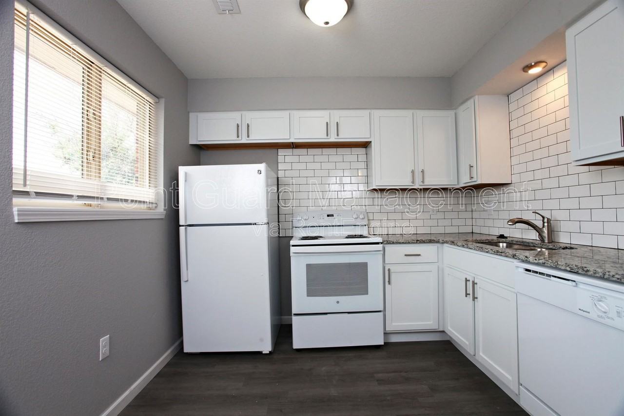 7335 W Newell St #7335A - Photo 3 of 14