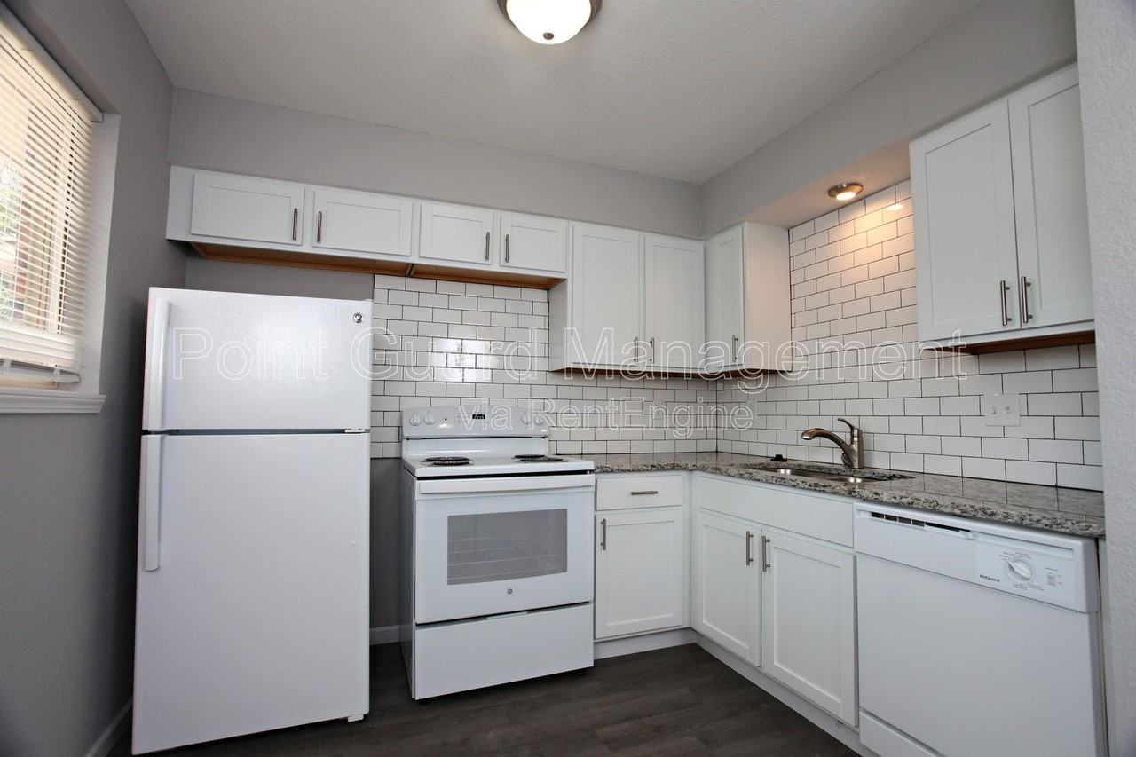 7335 W Newell St #7335A - Photo 4 of 14