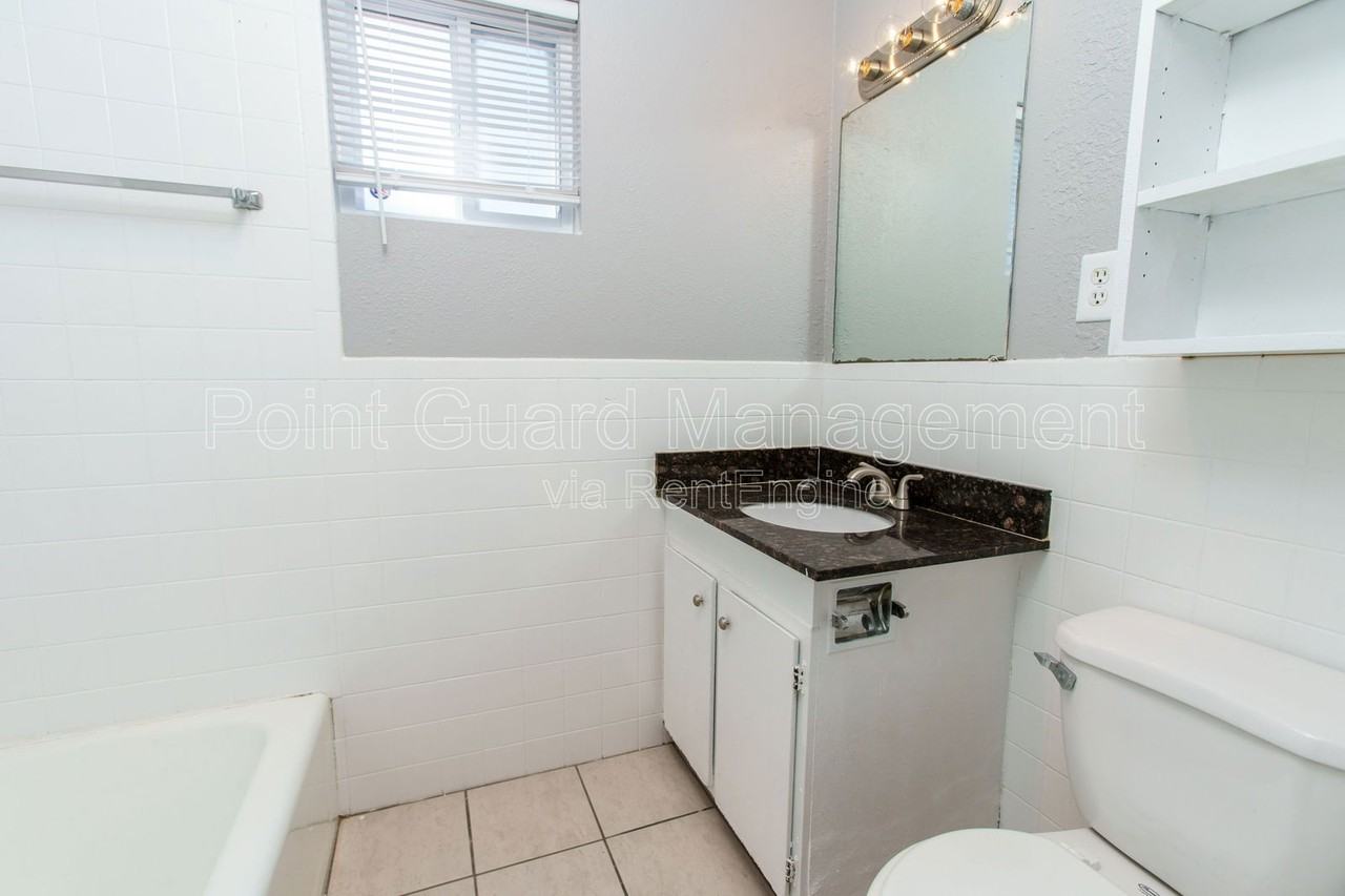 816 N West St #5 - Photo 5 of 13