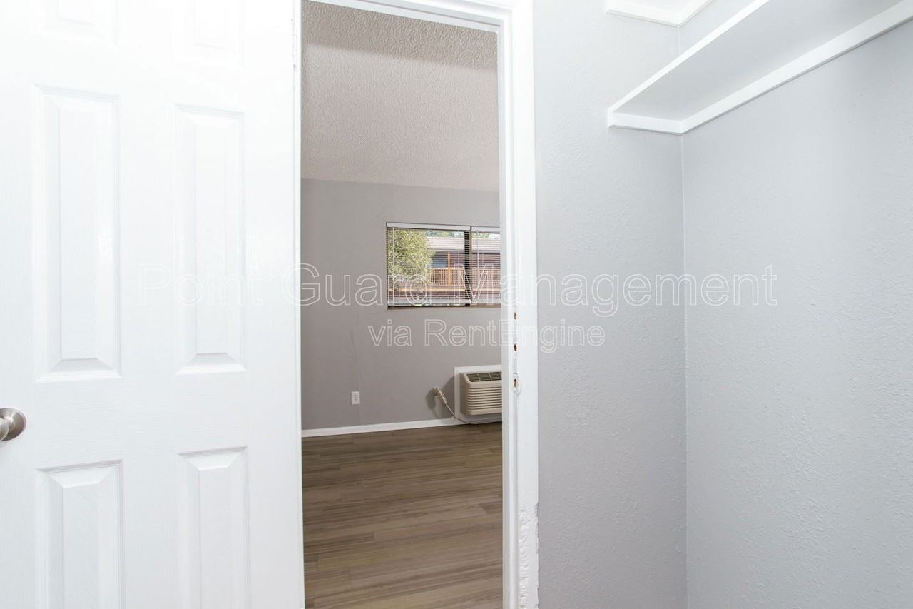 816 N West St #5 - Photo 7 of 13