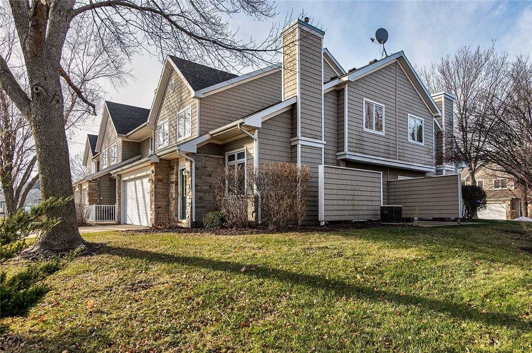 811 Burr Oaks Dr Unit 205 #205 - Photo 2 of 10