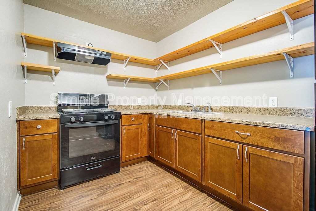 4712 Se 23rd St - Photo 4 of 18