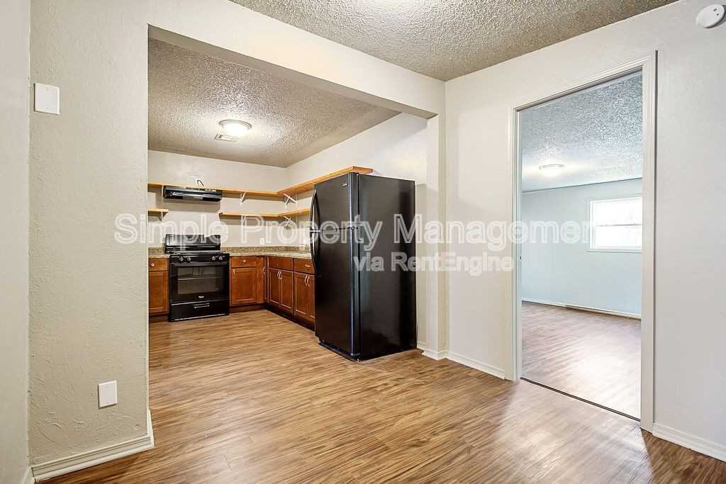 4712 Se 23rd St - Photo 5 of 18
