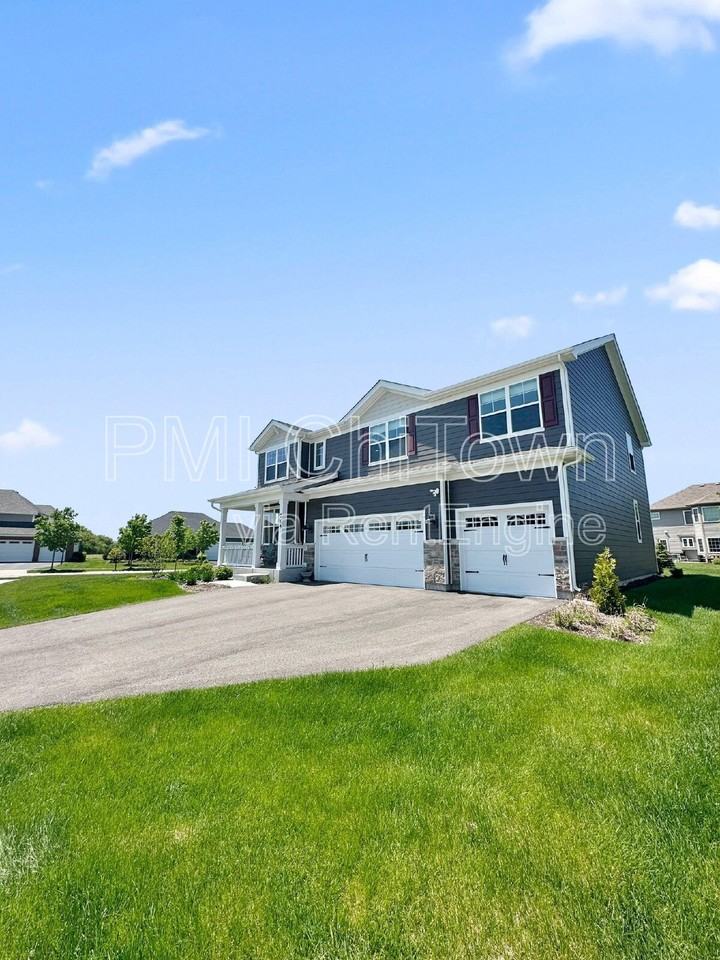 765 Kentshire Cir - Photo 2 of 24