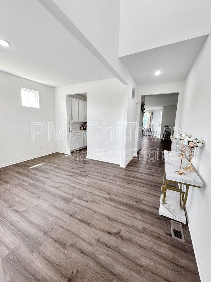 765 Kentshire Cir - Photo 3 of 24