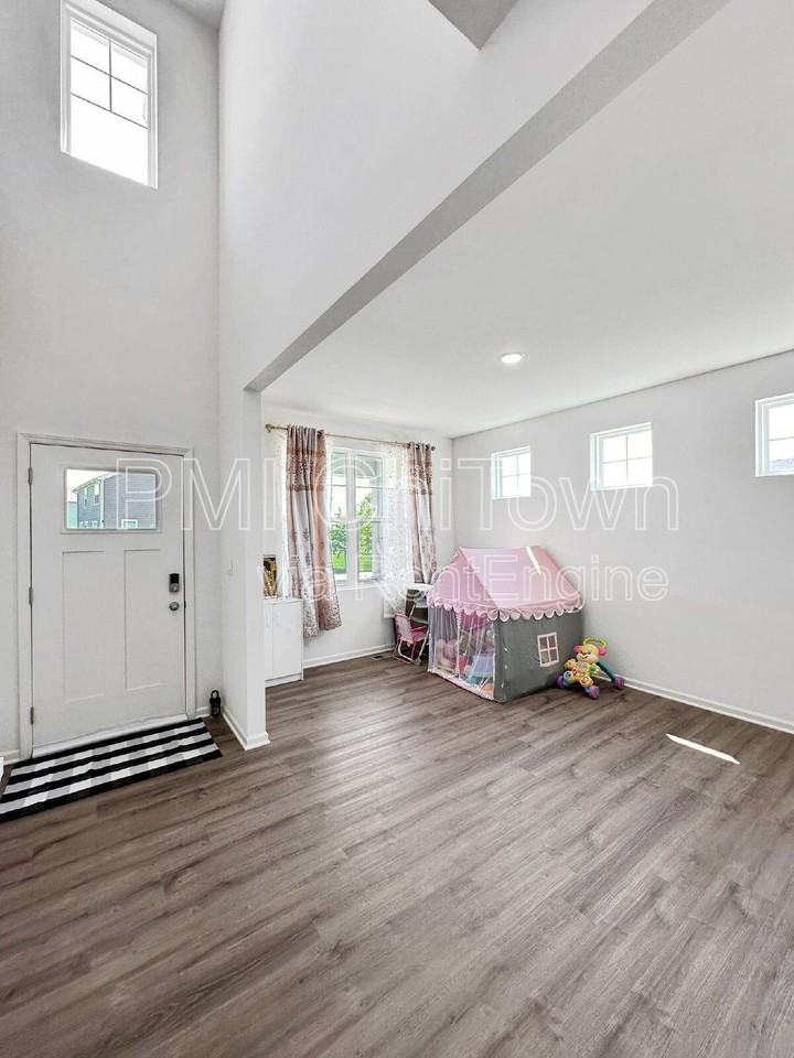 765 Kentshire Cir - Photo 4 of 24