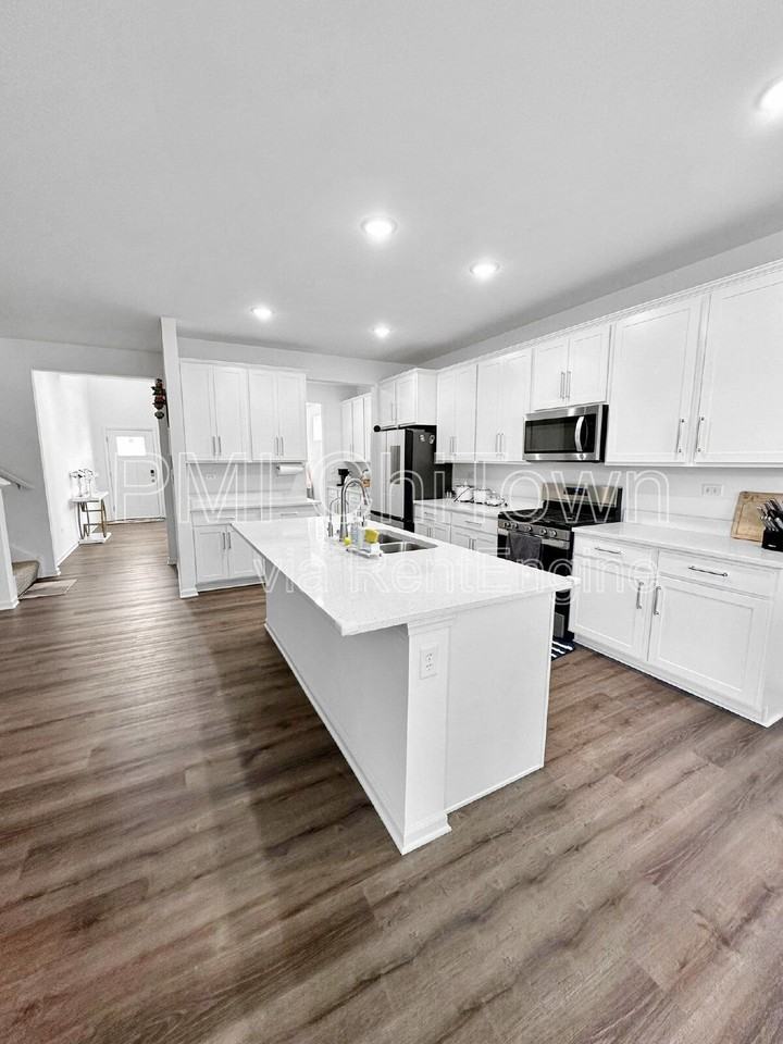 765 Kentshire Cir - Photo 6 of 24