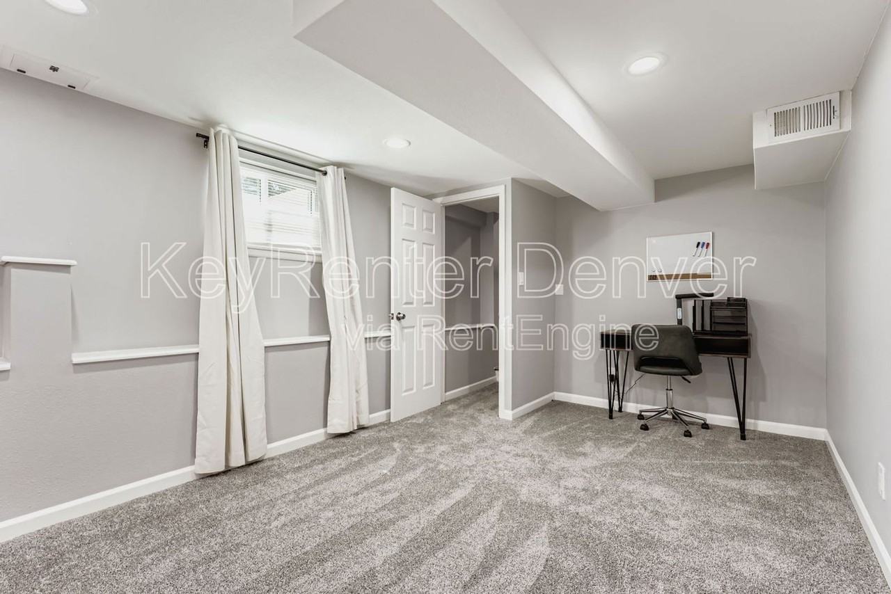 683 Dawson St - Photo 6 of 40