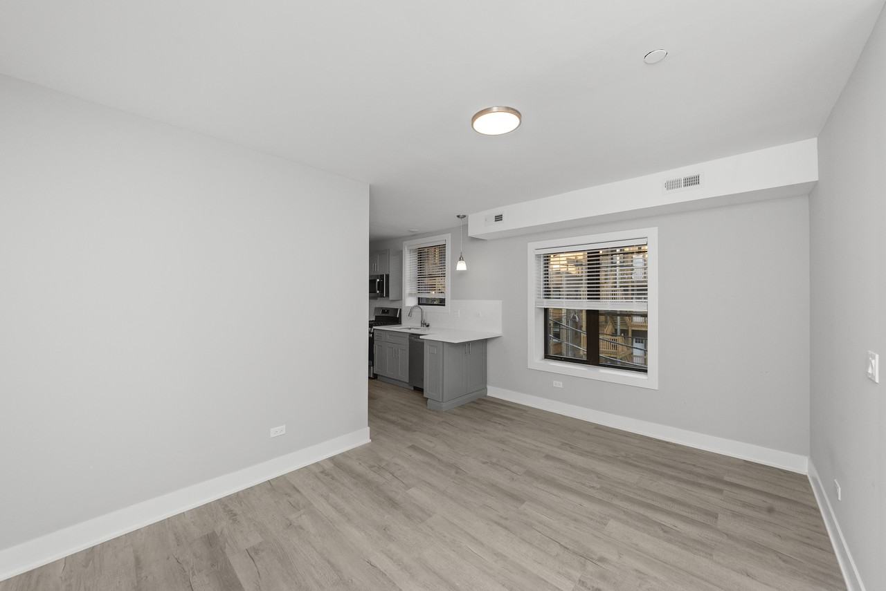 1133 Oak Ave #1133W1 - Photo 3 of 14