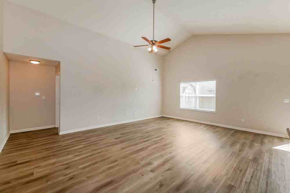 2532 Copper Hill Dr - Photo 4 of 16