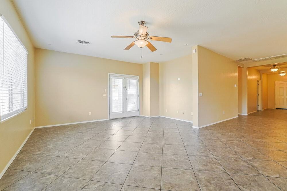 3705 E Jaguar Ave - Photo 3 of 16
