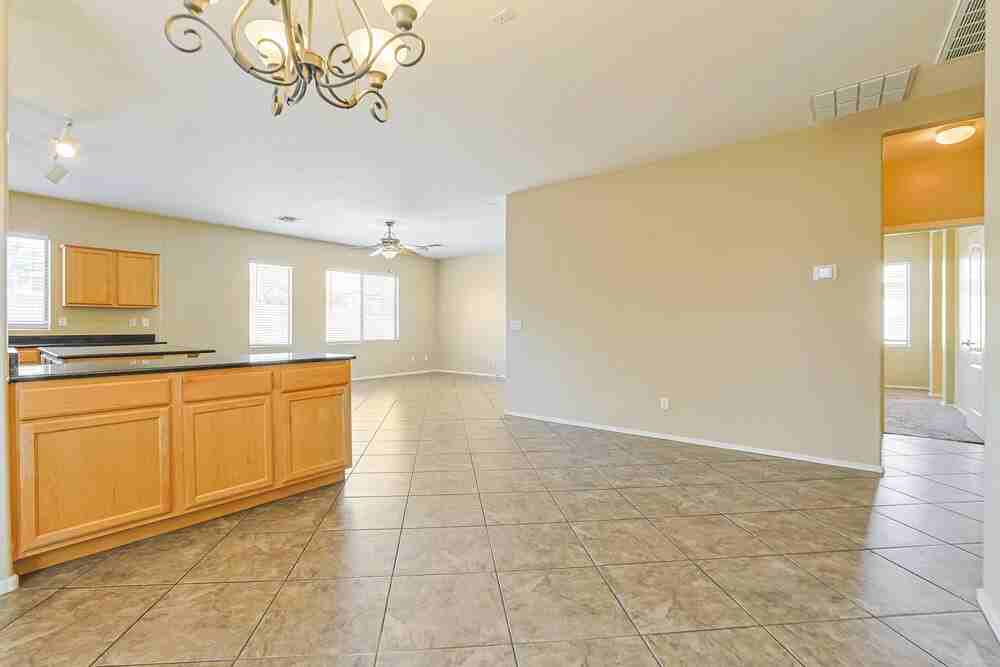 3705 E Jaguar Ave - Photo 6 of 16