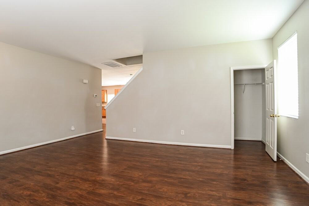 6510 Blackwood Ln - Photo 6 of 17