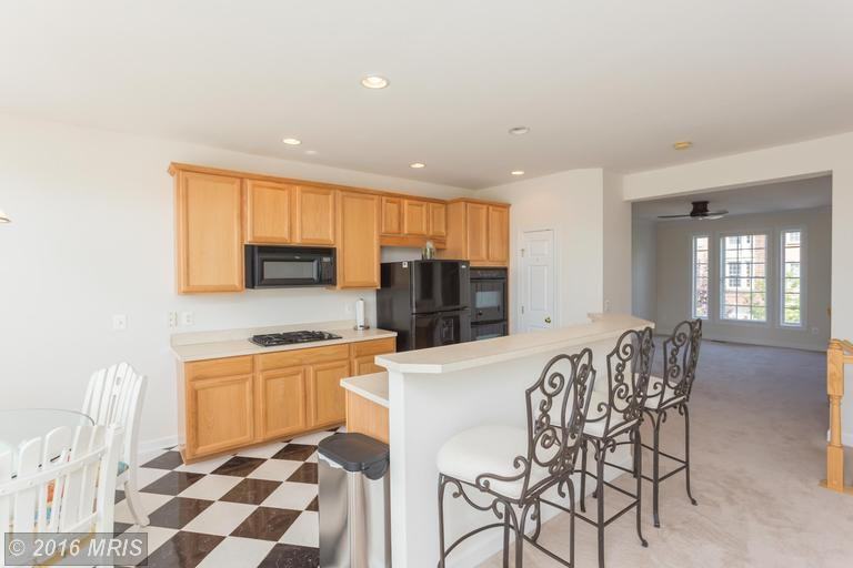 1018 Hotchkiss Pl - Photo 2 of 30