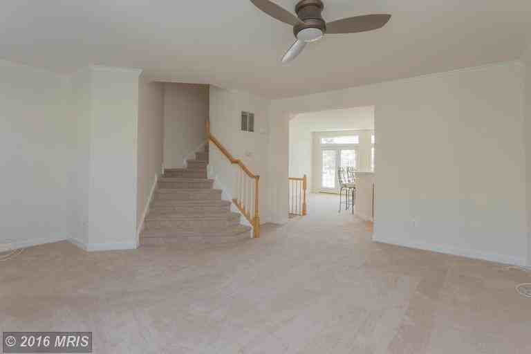 1018 Hotchkiss Pl - Photo 3 of 30