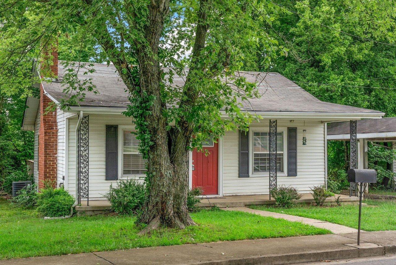 631 Ernest St - Photo 3 of 13