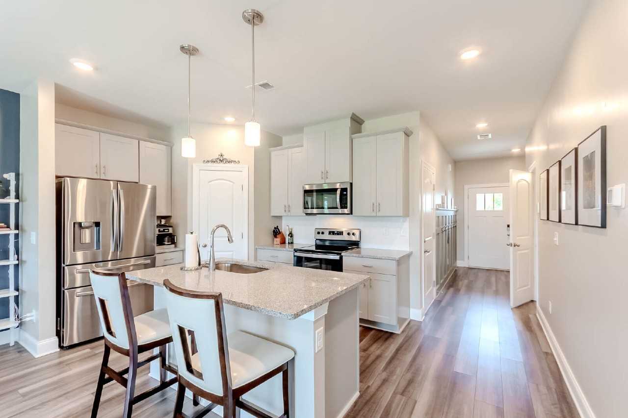 775 Foxland Dr - Photo 3 of 20