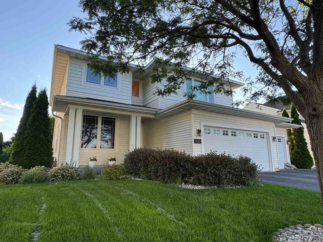 1849 Penstemon Ln - Photo 3 of 24