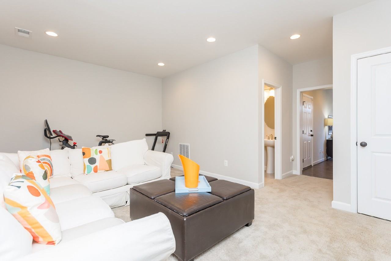3381 Monterey Dr - Photo 5 of 32