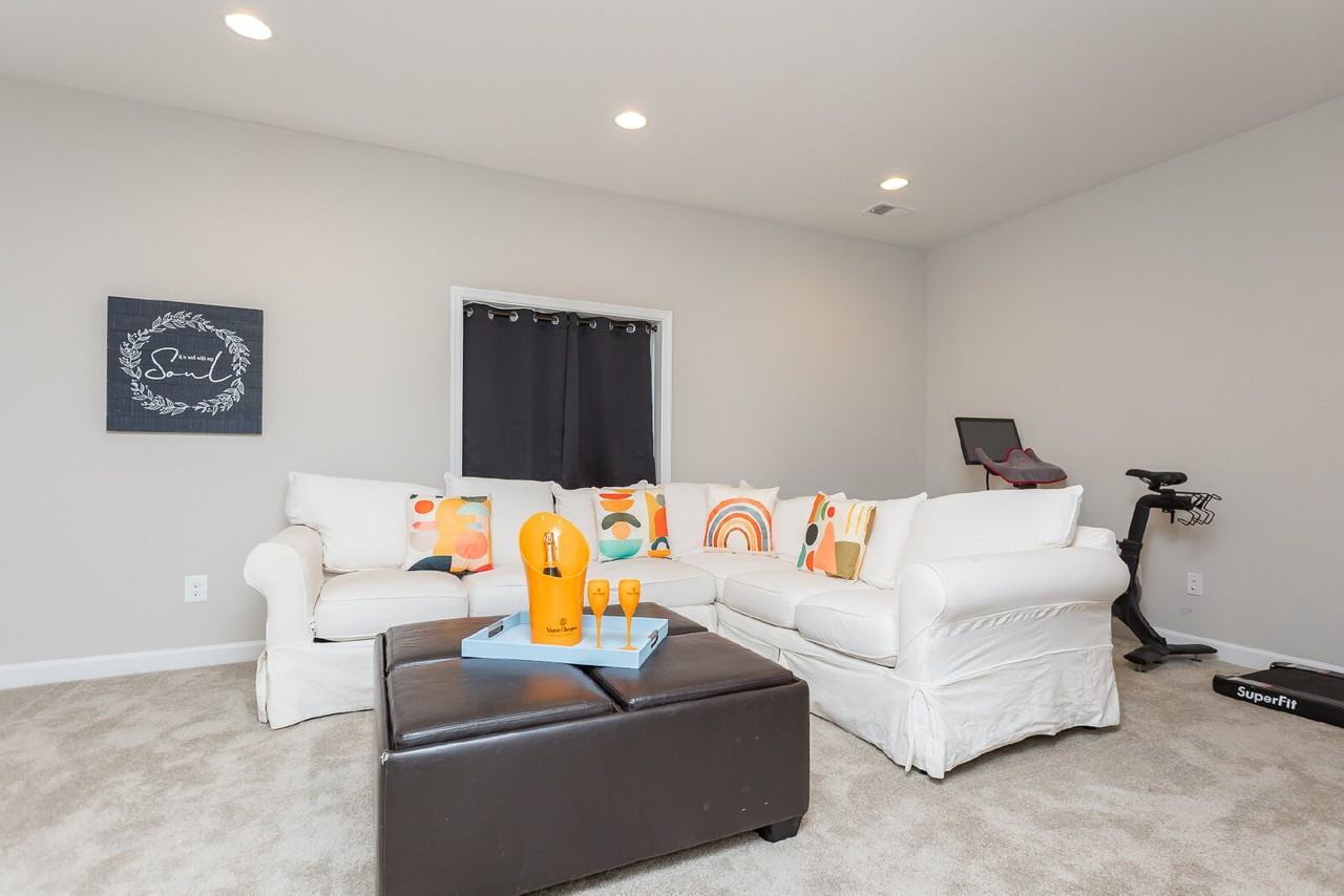 3381 Monterey Dr - Photo 7 of 32