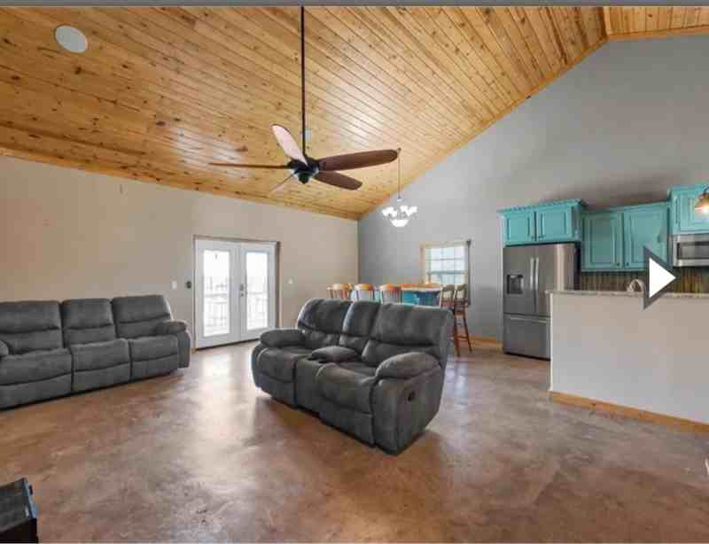 5730 Leroy Pkwy - Photo 3 of 13