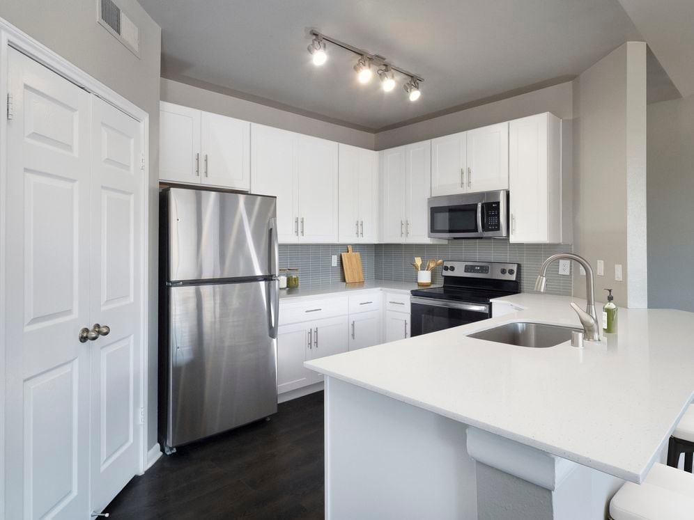 Avalon Addison - Photo 4 of 39