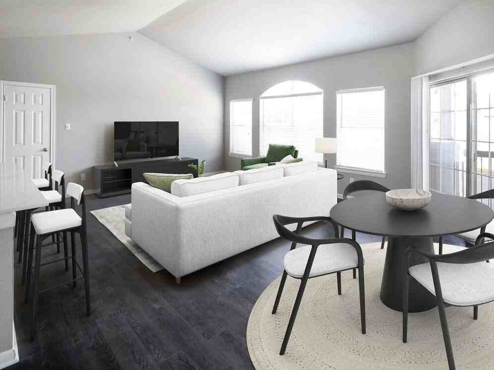 Avalon Addison - Photo 7 of 39