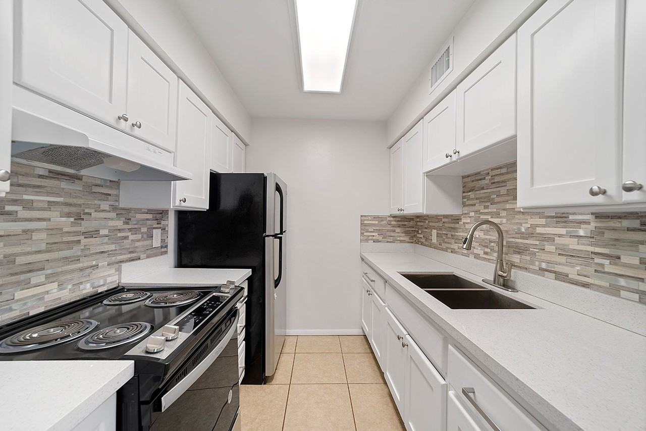 Roosevelt Ests. Bldg. 18 - Photo 5 of 10