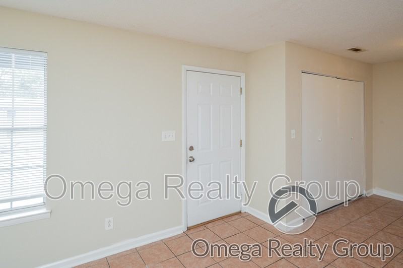 3328 Meridian St N #213 - Photo 5 of 29