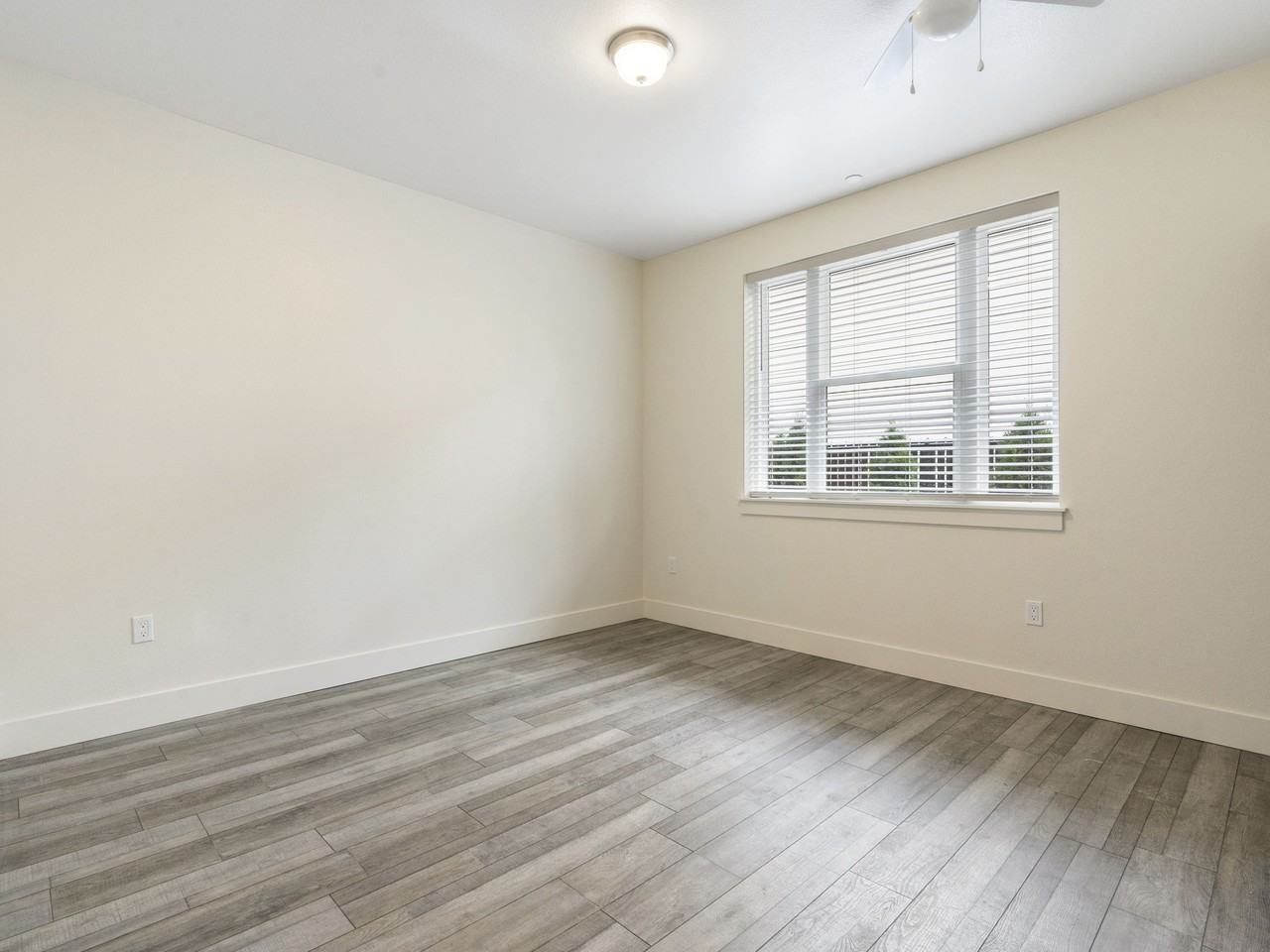 8015 North Oswego Avenue - Photo 4 of 12