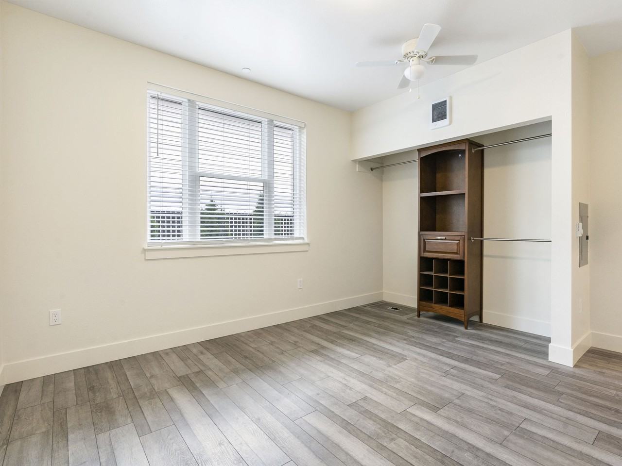 8015 North Oswego Avenue - Photo 5 of 12