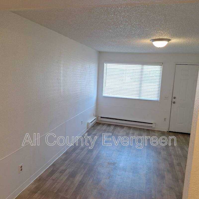 420 23rd St Se #B - Photo 4 of 12