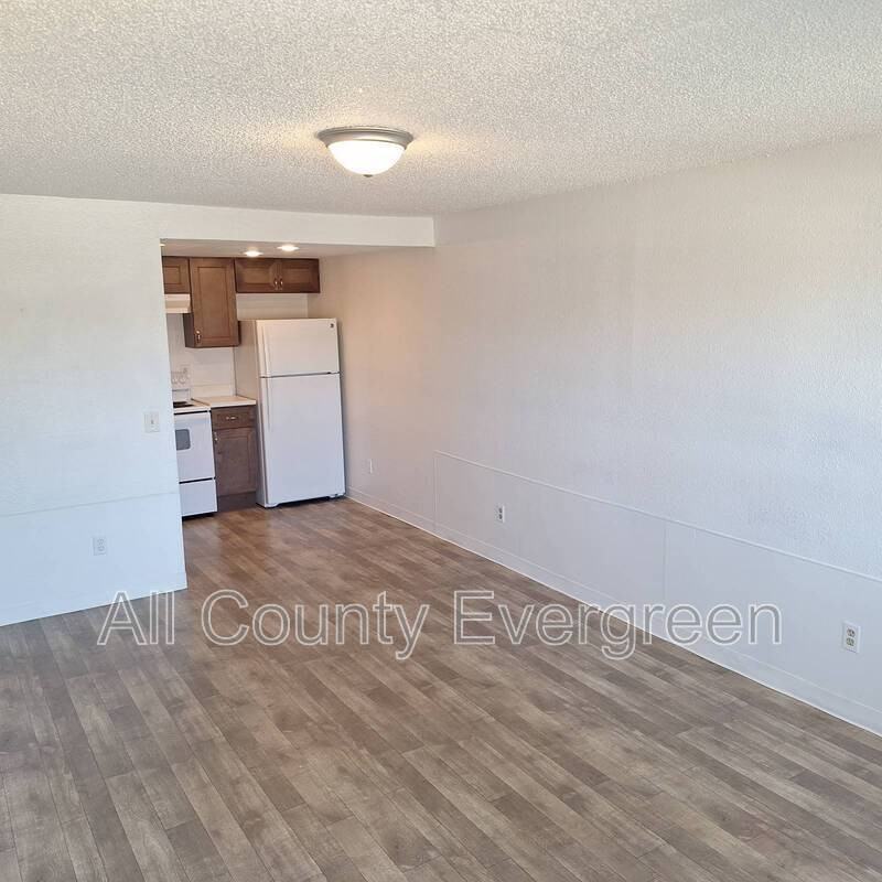 420 23rd St Se #B - Photo 5 of 12