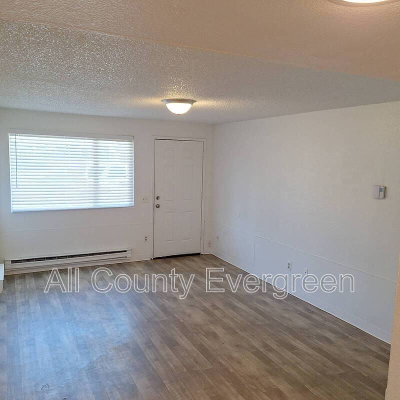 420 23rd St Se #B - Photo 6 of 12