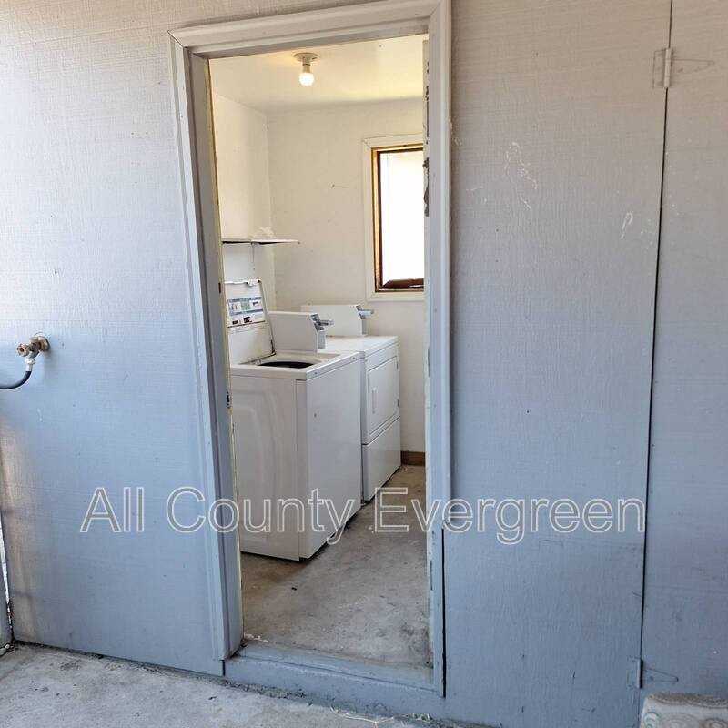 420 23rd St Se #B - Photo 7 of 12