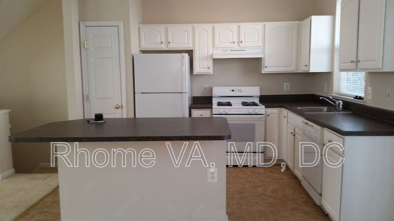 21792 Dragons Green Sq - Photo 4 of 16