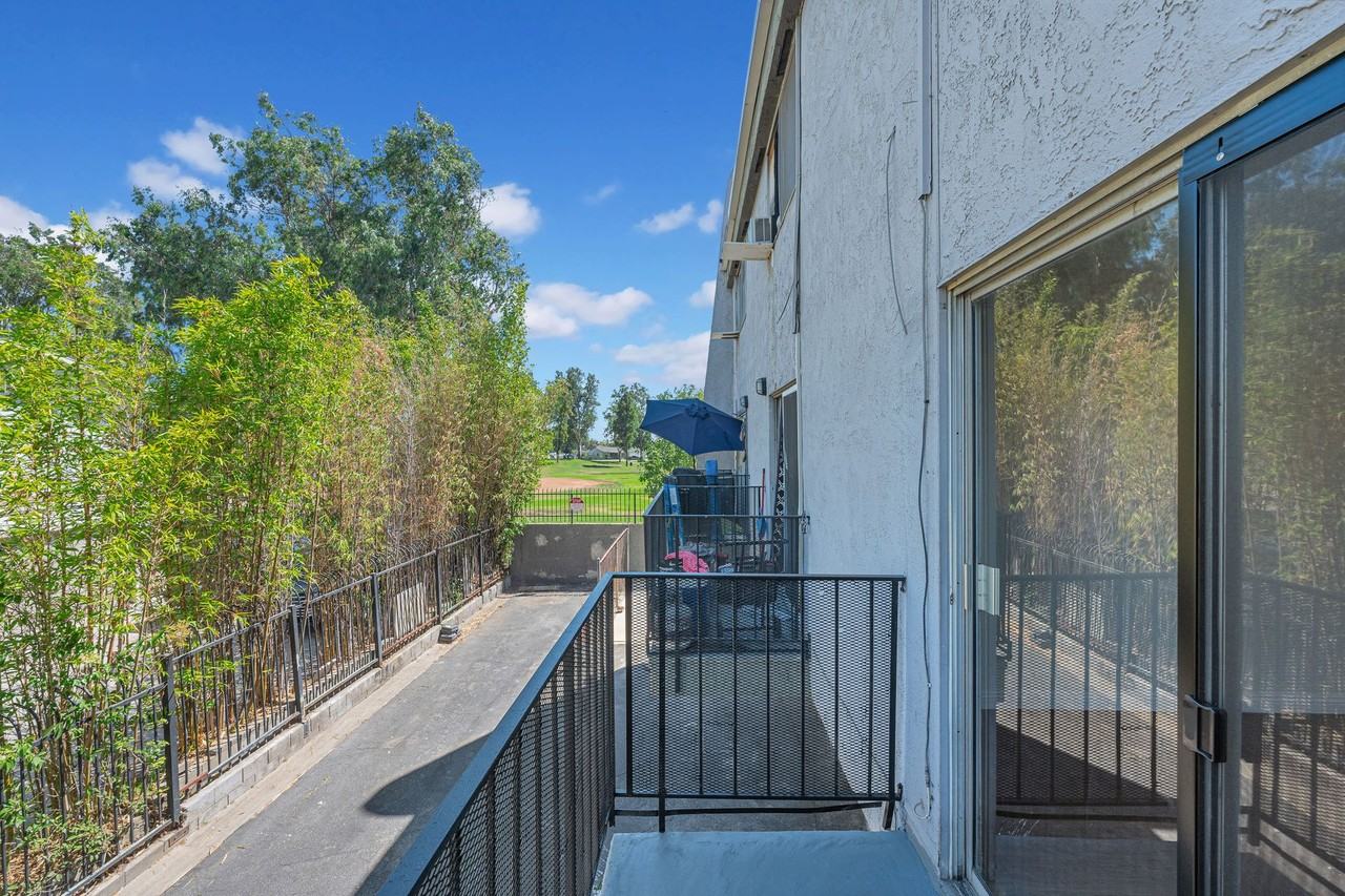 311 W Lohart Ave - Photo 2 of 13