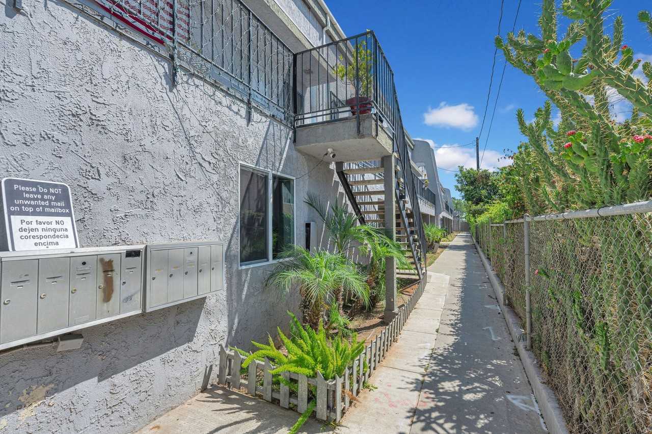 311 W Lohart Ave - Photo 4 of 13