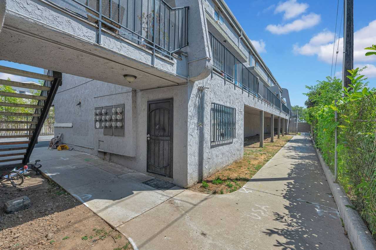 311 W Lohart Ave - Photo 5 of 13