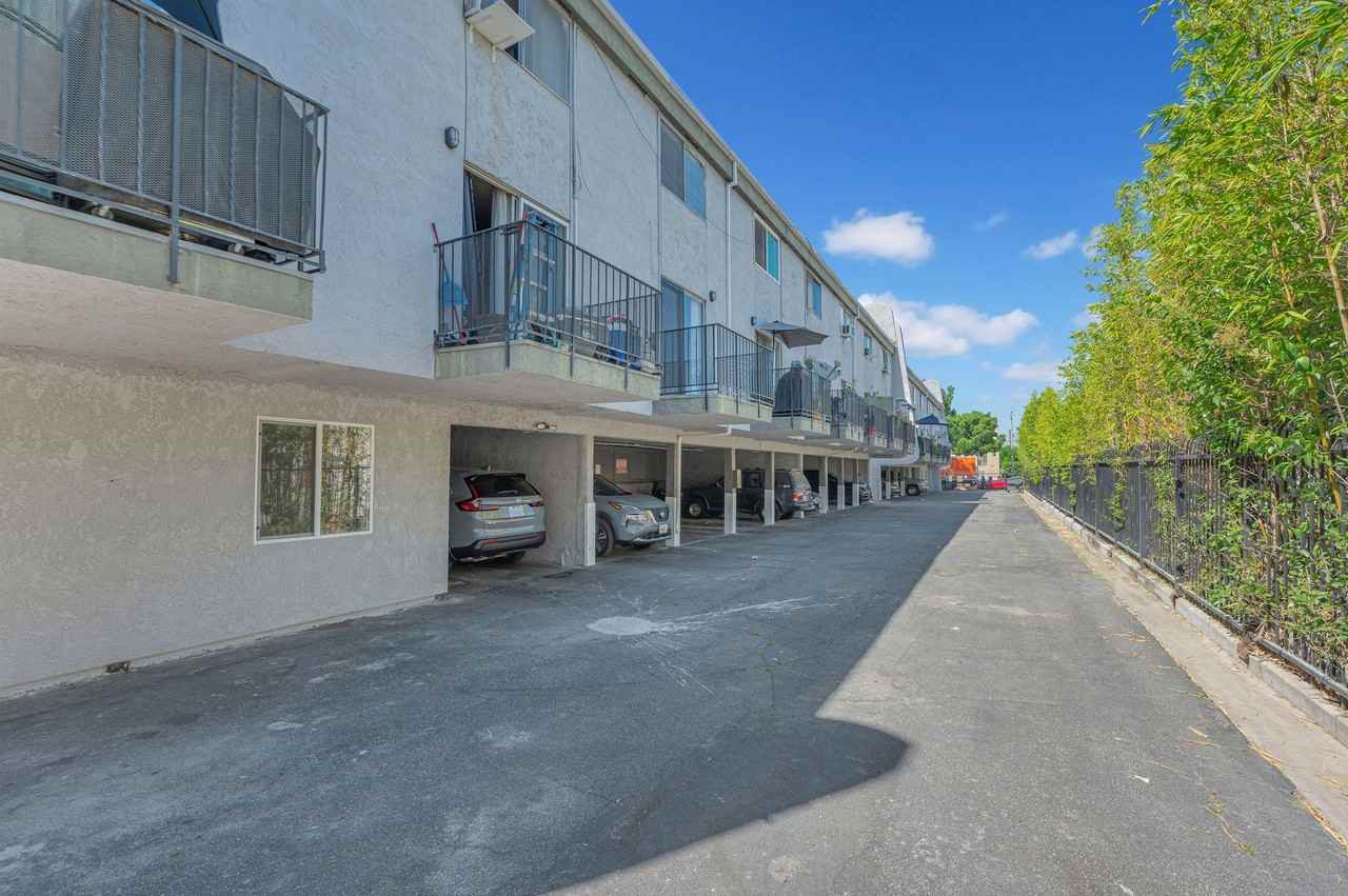 311 W Lohart Ave - Photo 6 of 13