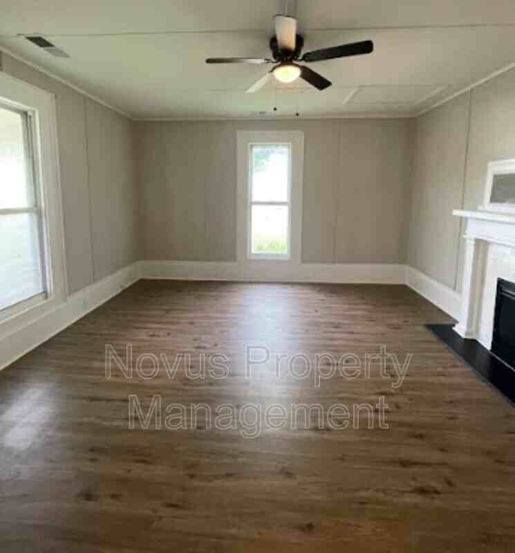 615 N Aycock St - Photo 3 of 13